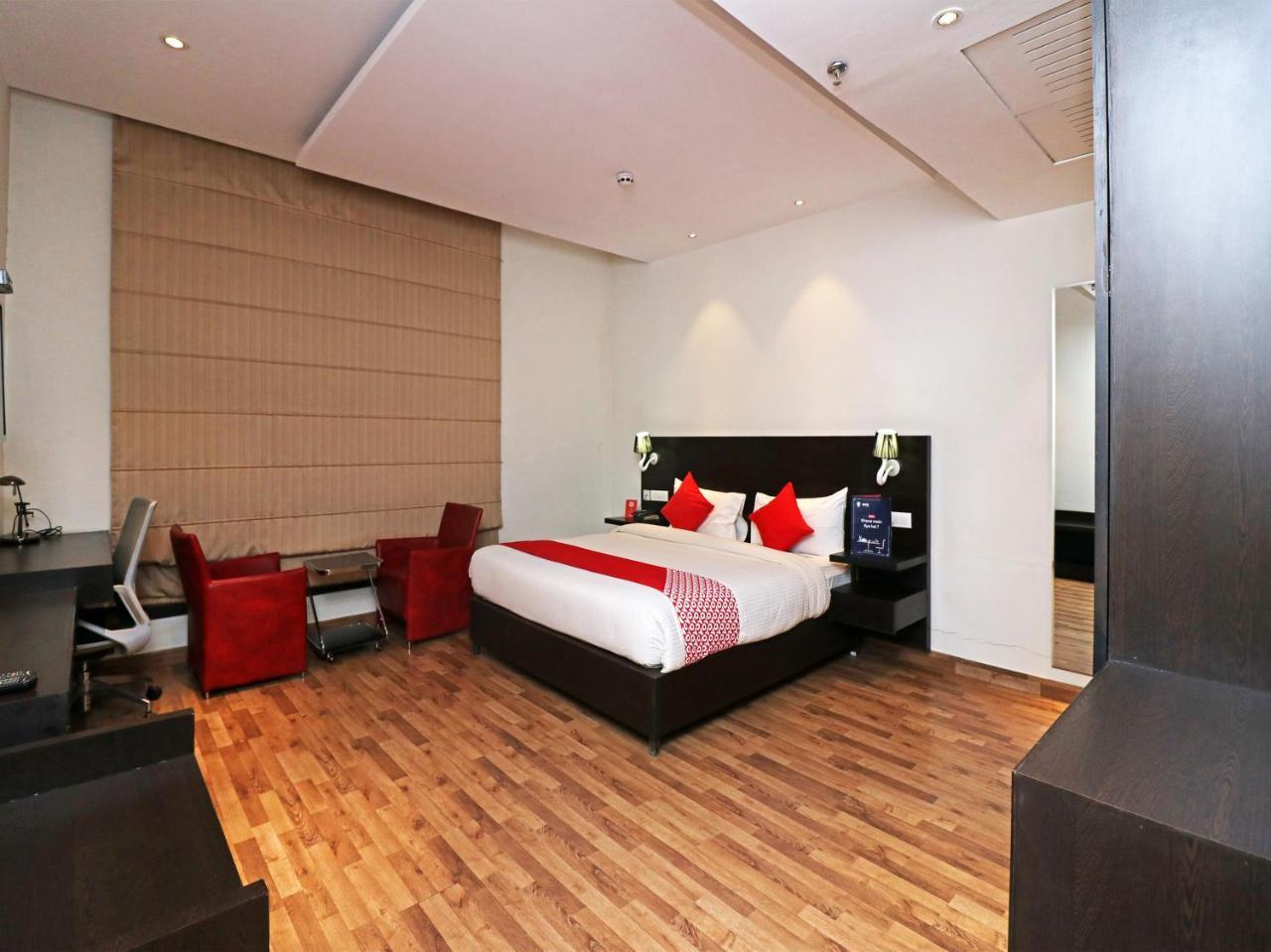 Capital O 19296 Joy Inn & Suites Bhiwadi Экстерьер фото