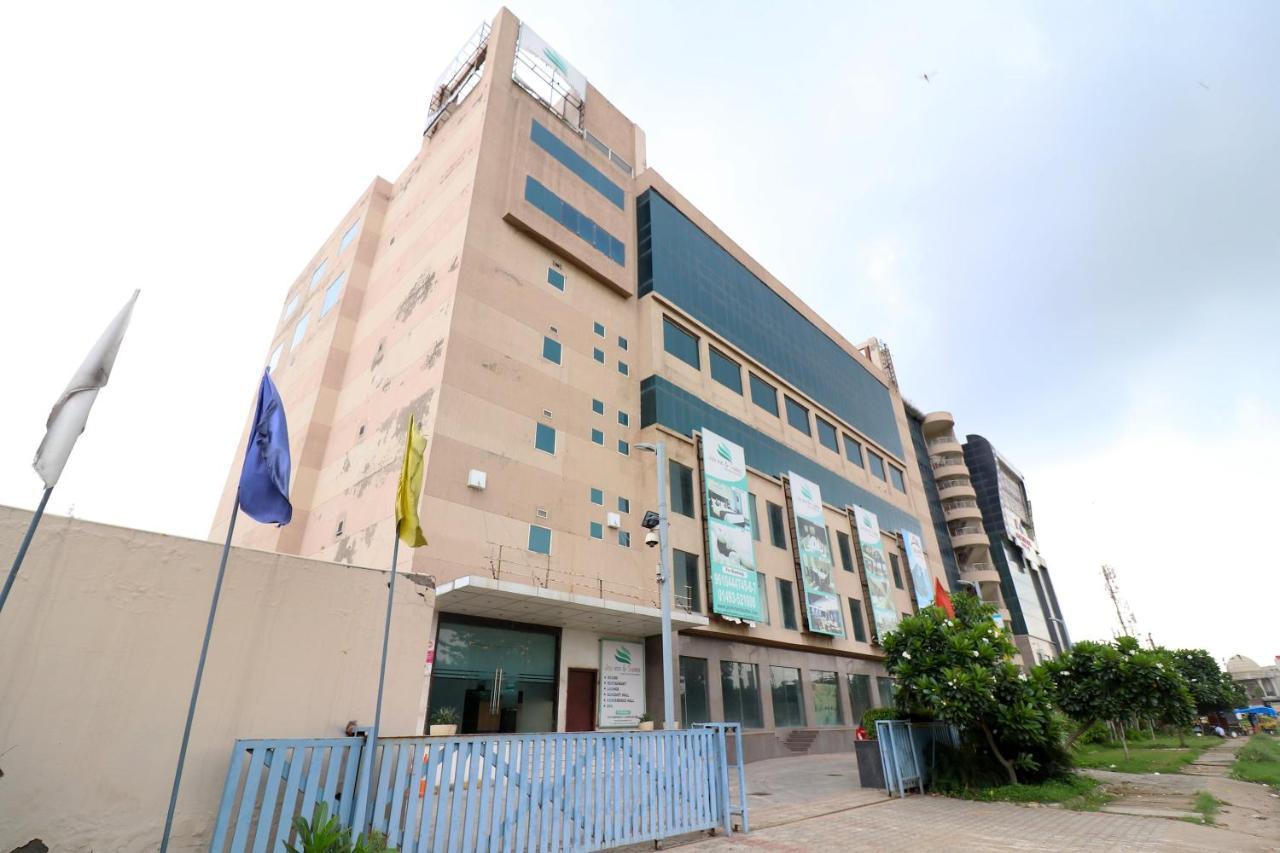 Capital O 19296 Joy Inn & Suites Bhiwadi Экстерьер фото